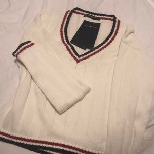 V NECK BRANDY MELVILLE SWEATER